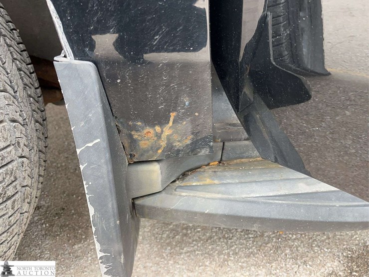 2016-chevrolet-tahoe-image-28