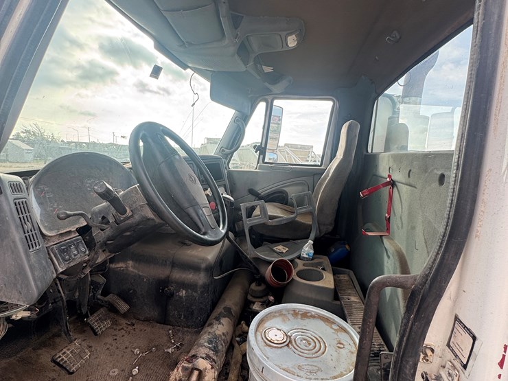 2004-international-transtar-8600-image-5