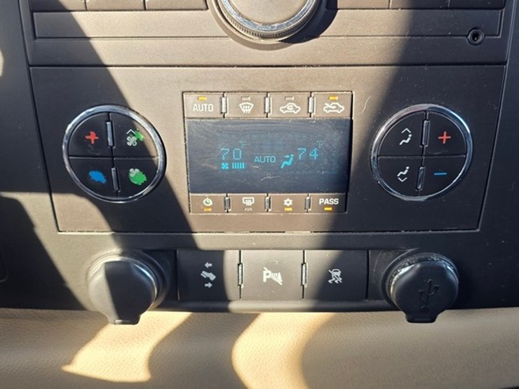 2011-chevrolet-2500-image-64