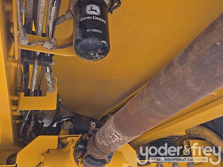 2022-deere-260e-image-64