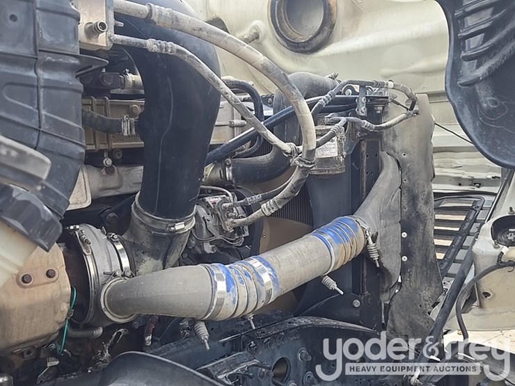 2011-freightliner-cascadia-125-image-67