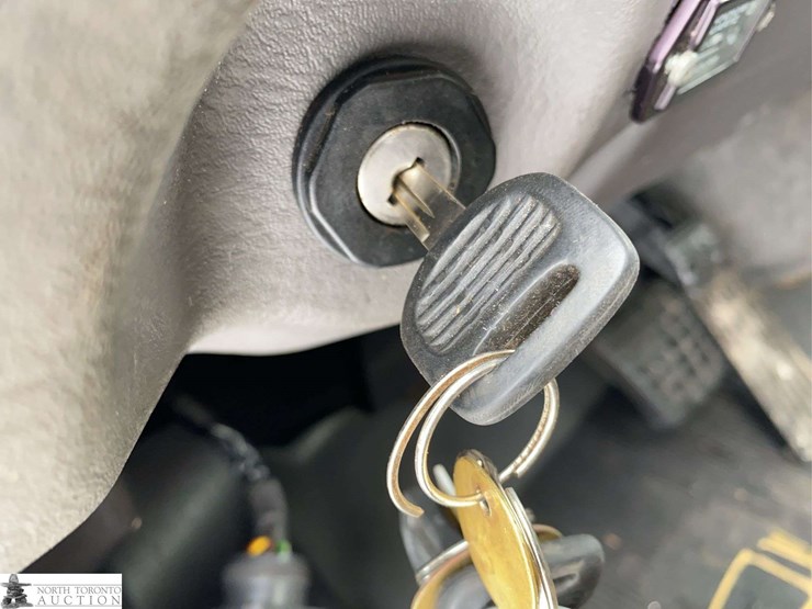 2011-freightliner-m2-106-image-51