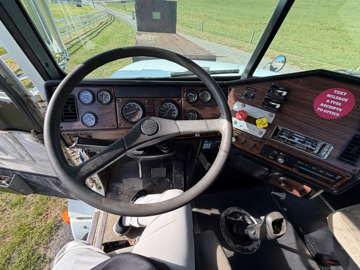 #31768-•-1998-freightliner-single-axle-truck-tractor-image-20