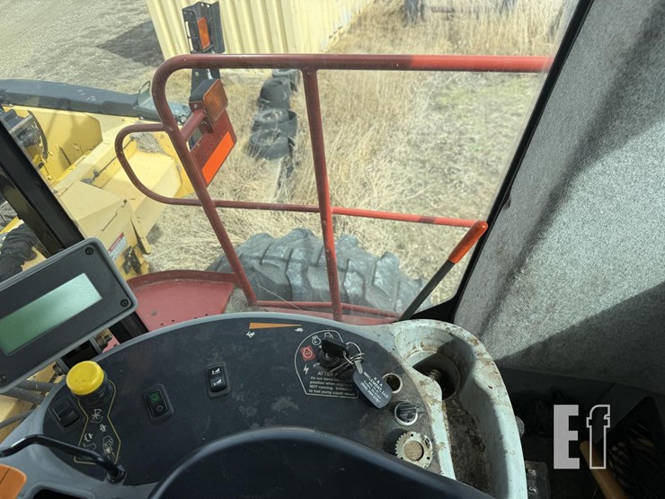 2008-new-holland-h8040-image-24