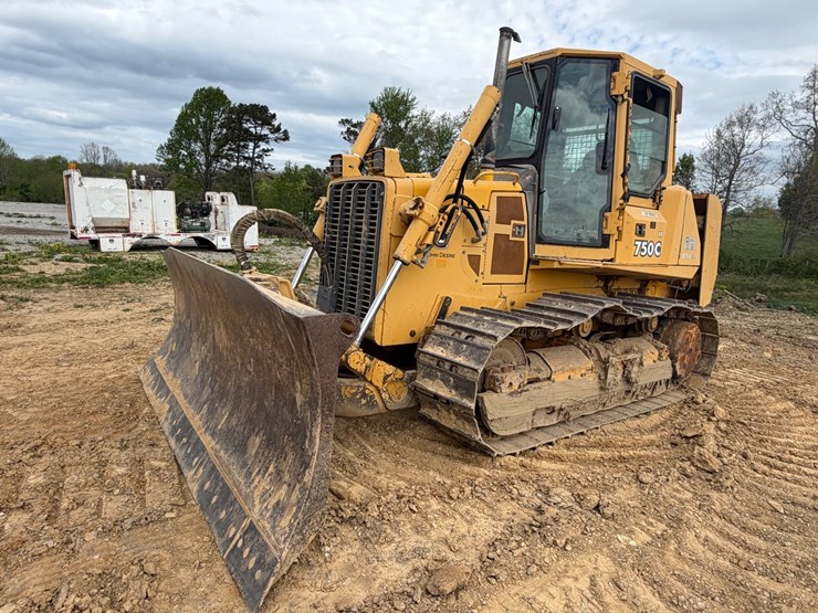 deere-750c-lt-image-1