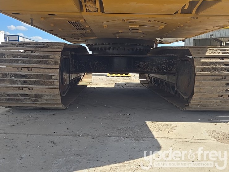 2019-caterpillar-336-image-24