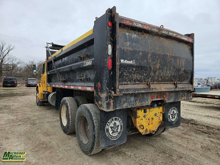 2004-freightliner-fl80-image-9