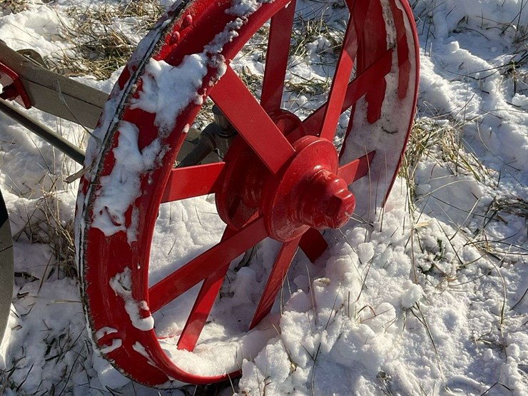 1925-fordson-with-mounted-terrace-plow-image-12