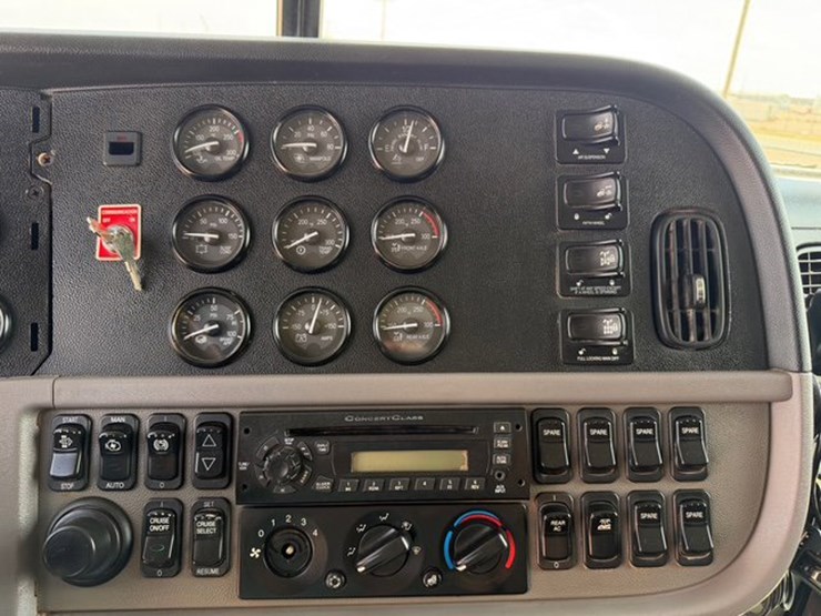 2012-peterbilt-388-image-14