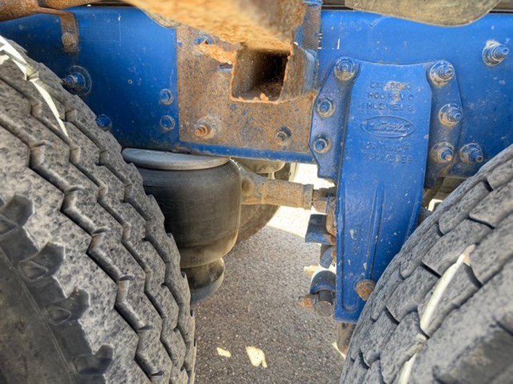 2016-peterbilt-567-image-7