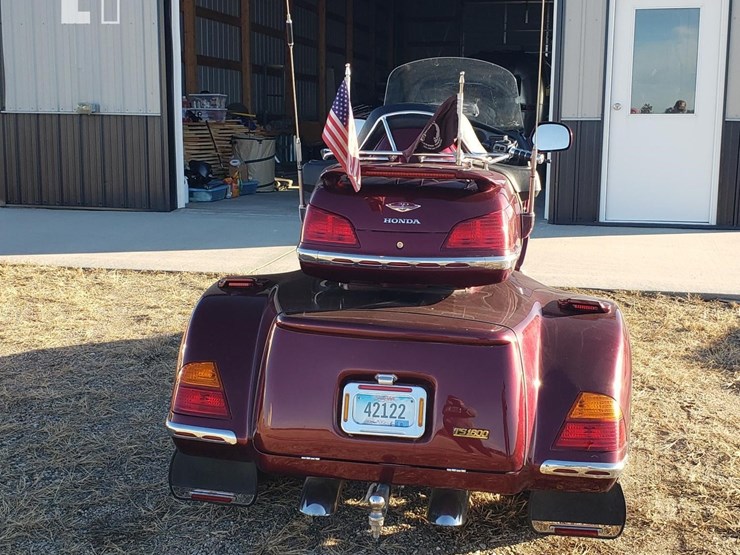 2005-honda-gold-wing-gl1800-image-2