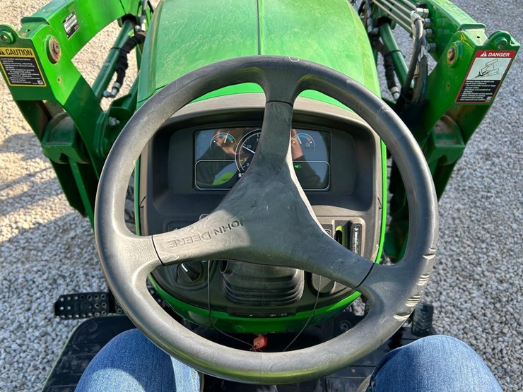 2021-john-deere-2032r-image-24