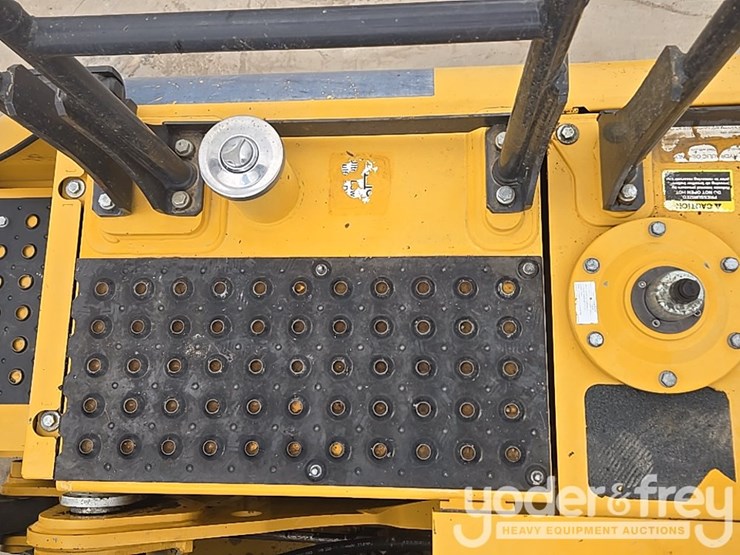 2017-deere-210g-lc-image-107