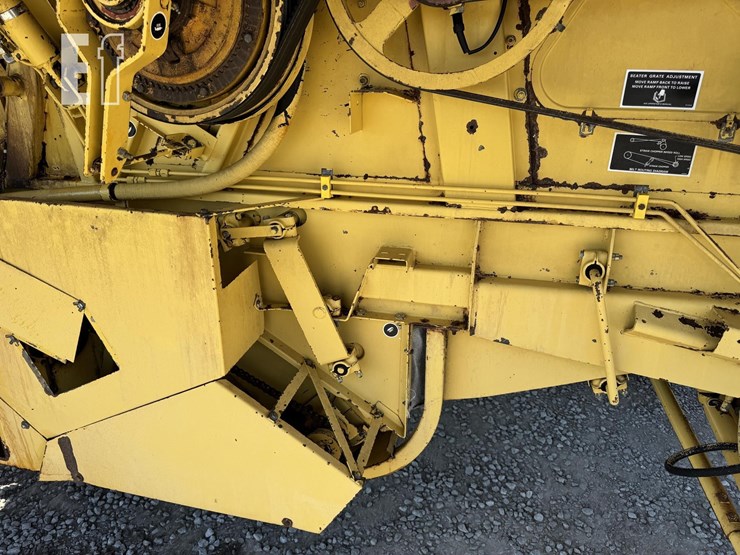 1987-new-holland-tr86-image-9