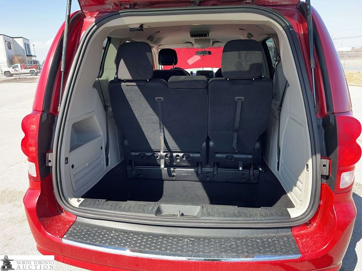 2012-dodge-grand-caravan-crew-image-19