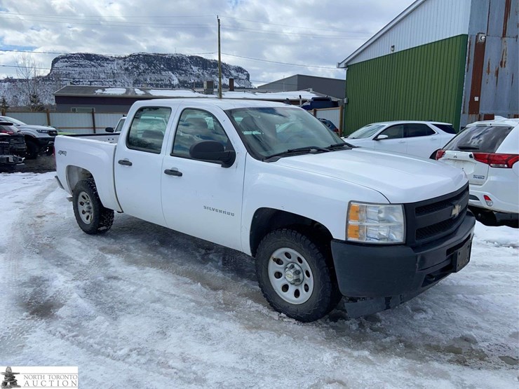 2011-chevrolet-silverado-1500-image-32
