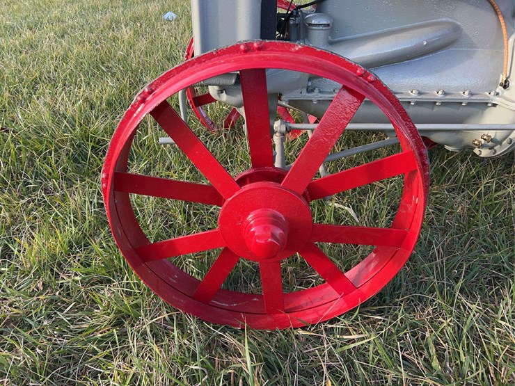 1922-fordson-tractor-image-14