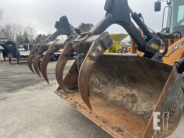 2014-case-521f-xr-image-19