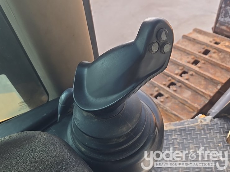 2016-case-750m-image-86