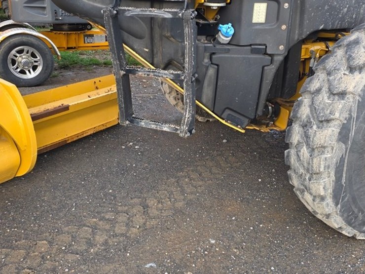 2020-caterpillar-140-image-14