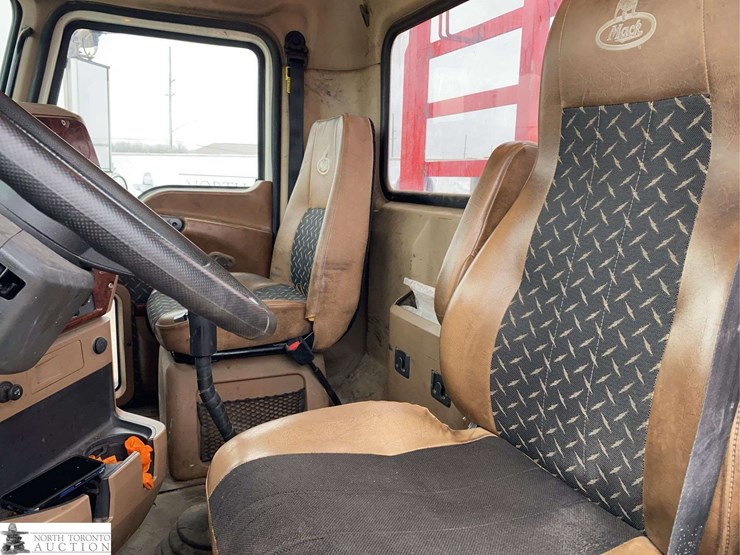 2014-mack-granite-t/a-crane-truck-image-1