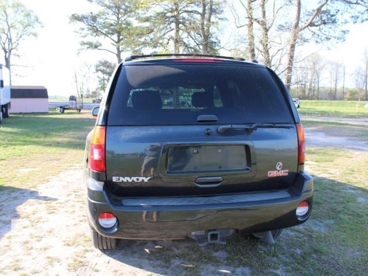 2004-gmc-envoy-image-3