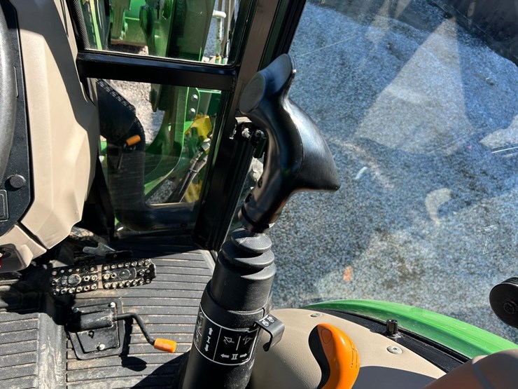 2021-john-deere-5075e-image-23