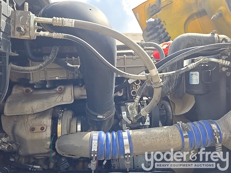 2012-freightliner-cascadia-125-image-78