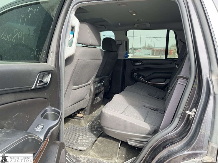 2017-chevrolet-tahoe-image-15