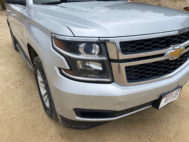 2015-chevrolet-suburban-image-14