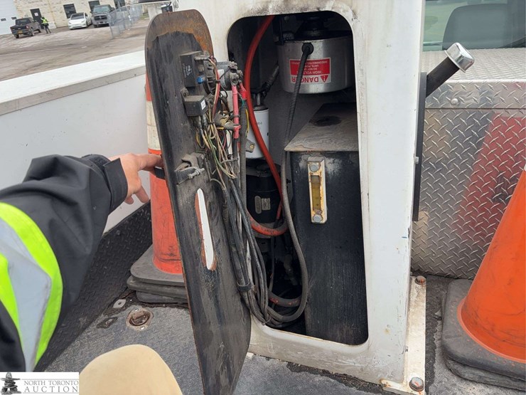 2012-ford-f550-image-24