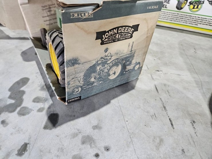 #979-•-john-deere-model-g-wide-front-1/16-die-cast-toy-image-6