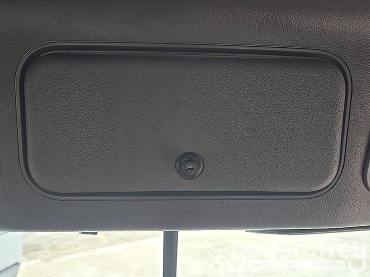 2011-freightliner-cascadia-125-image-89