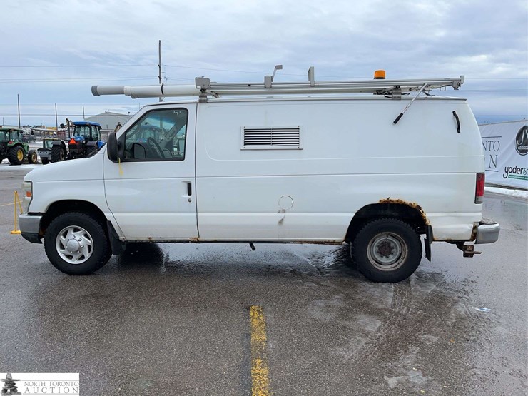 2010-ford-cargo-image-8