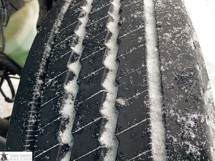 2011-freightliner-m2-106-image-42