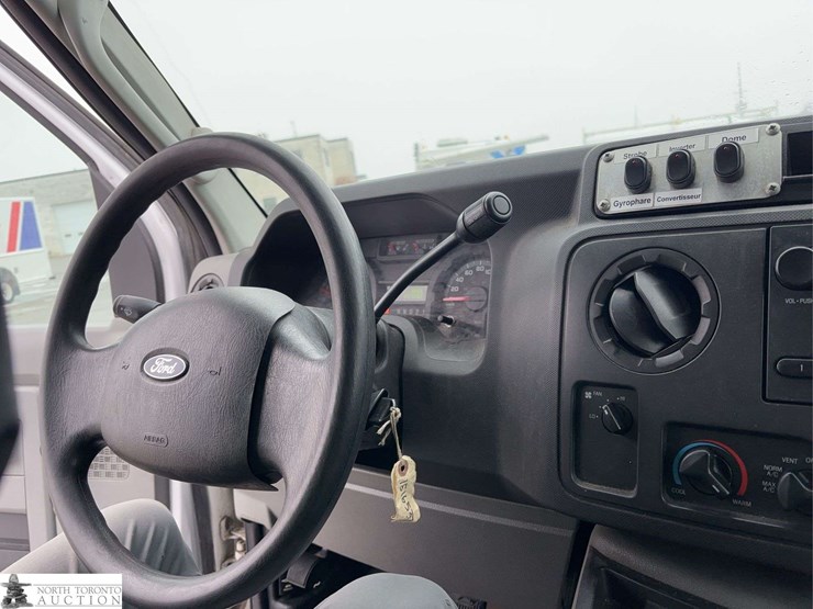 2011-ford-cargo-image-17