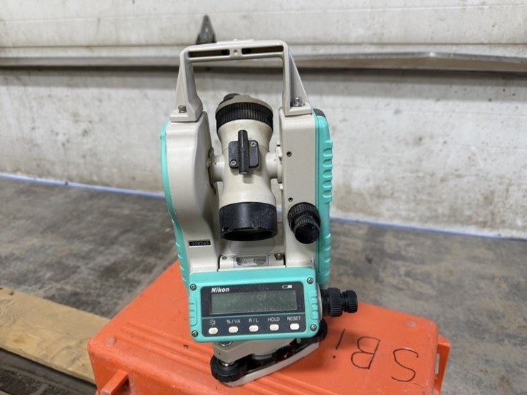 nikon-ne-100-digital-theodolite-image-1