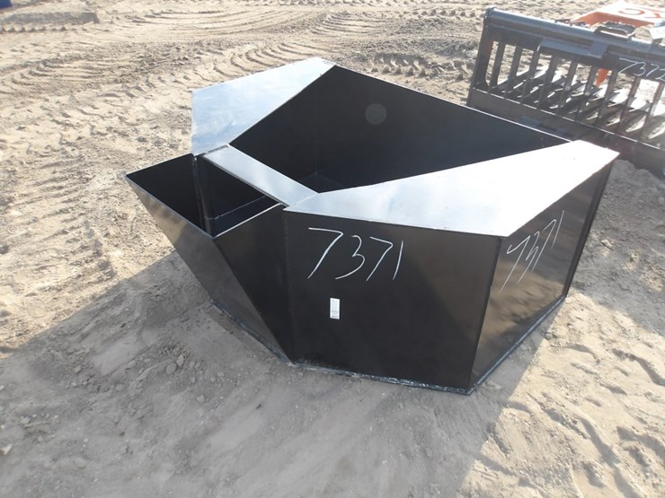 #7371-•-3/4-cy.-concrete-placement-bucket-image-1