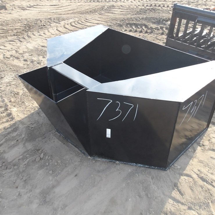 #7371 • 3/4 CY. Concrete Placement Bucket