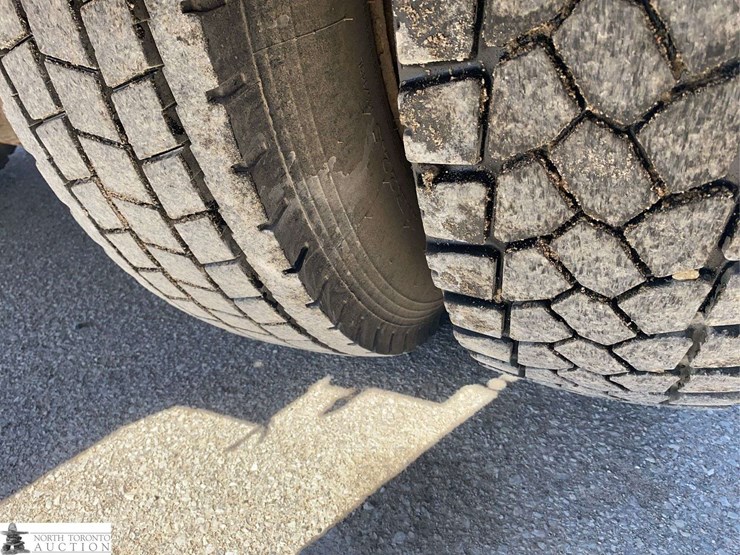 2016-freightliner-108sd-image-31