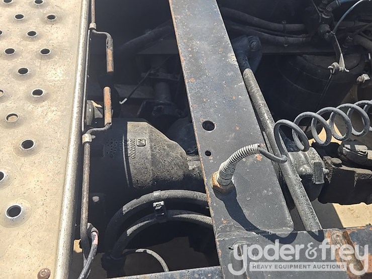 2014-freightliner-cascadia-113-image-50