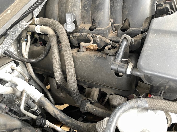 2015-chevrolet-suburban-image-91