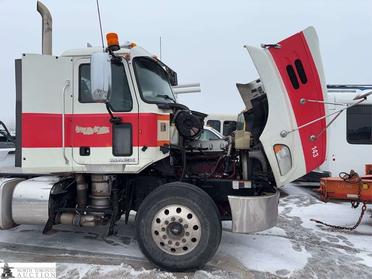 non-operable-2014-mack-pinnacle-t/a-day-cab-tractor-image-24