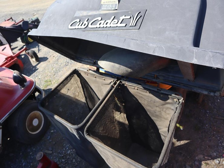 cub-cadet-riding-tractor-image-14