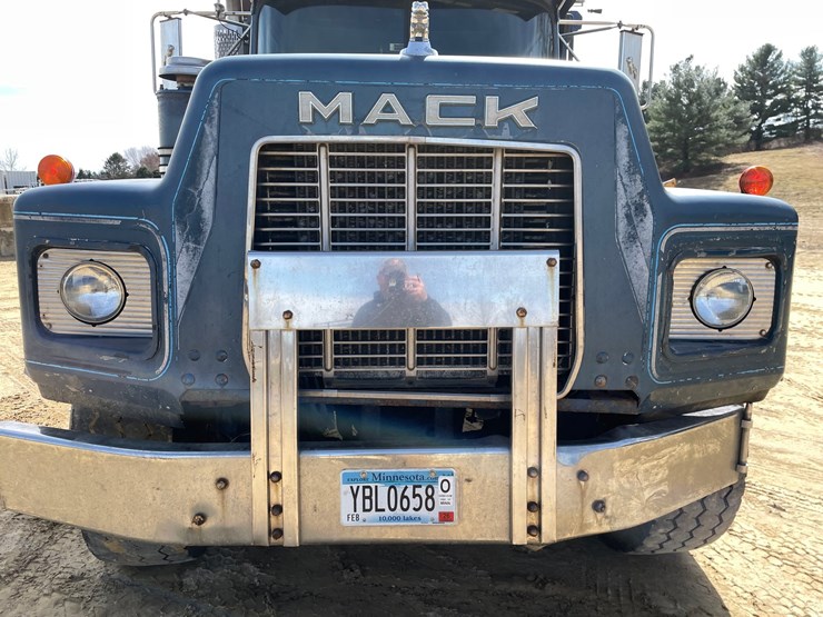 #401-•-1991-mack-rb688s-dump-truck-(has-mn-title)-image-11