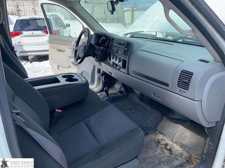 2011-chevrolet-silverado-1500-image-18