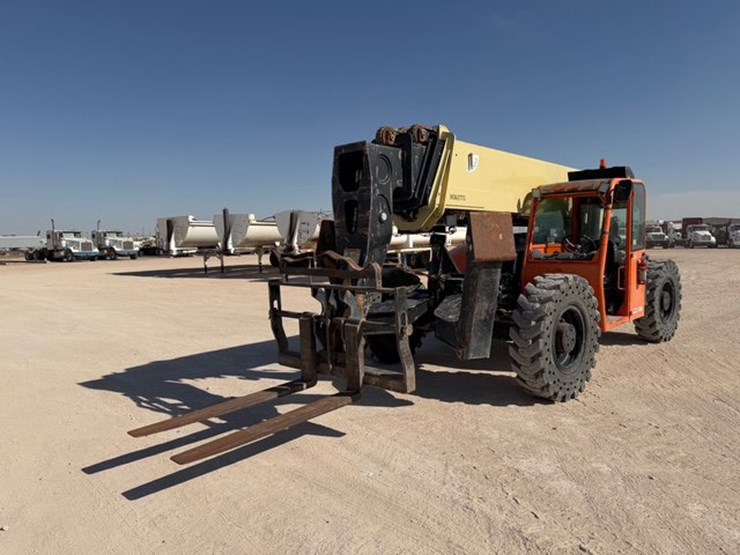 2015-jlg-g12-55a-image-2