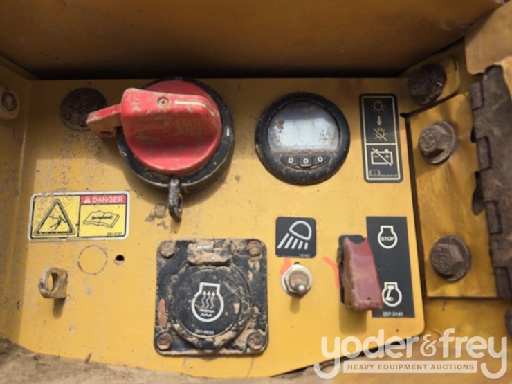 2019-caterpillar-d6-lgp-image-43