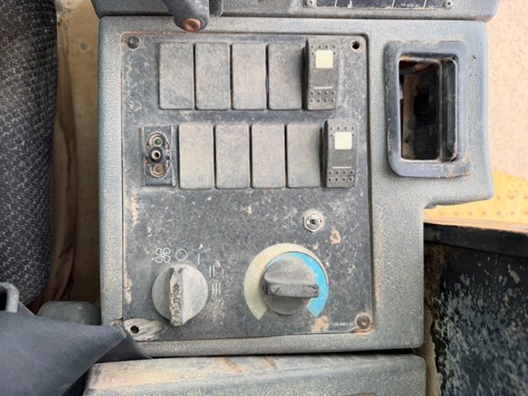 1998-caterpillar-938g-image-15