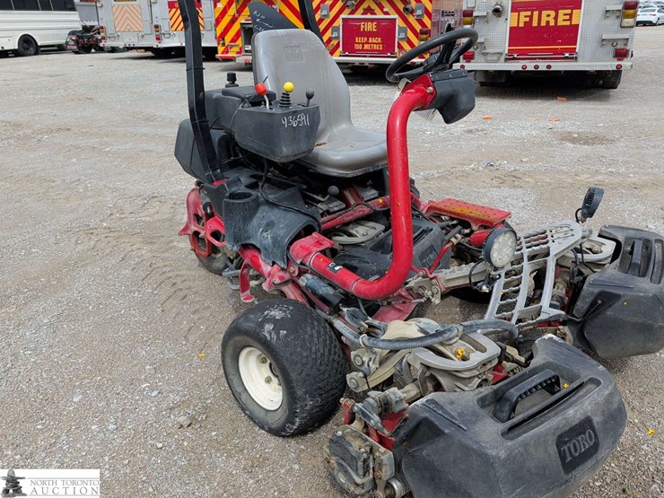 2013-toro-groundsmaster-3320-image-4